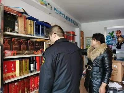 区市场监管局重拳出击 开展酒类产品打假专项检查，严把酒类经营安全关